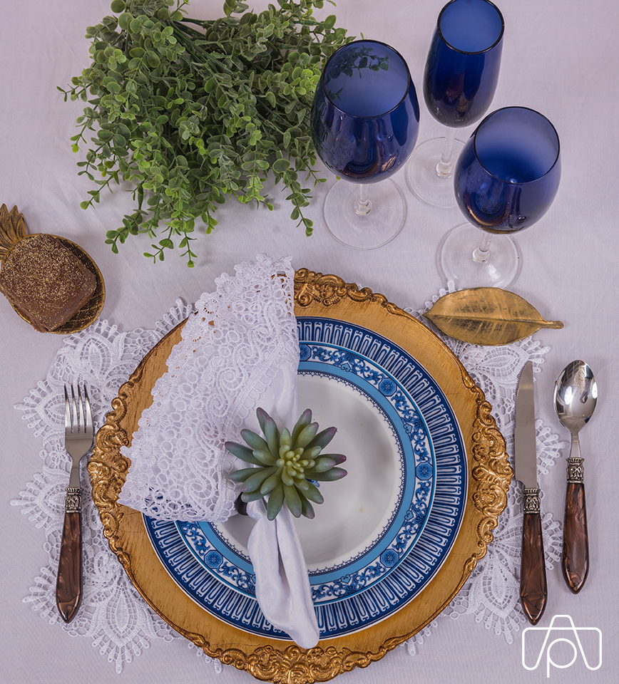 Composição de Peças em Mesas de Jantar 04