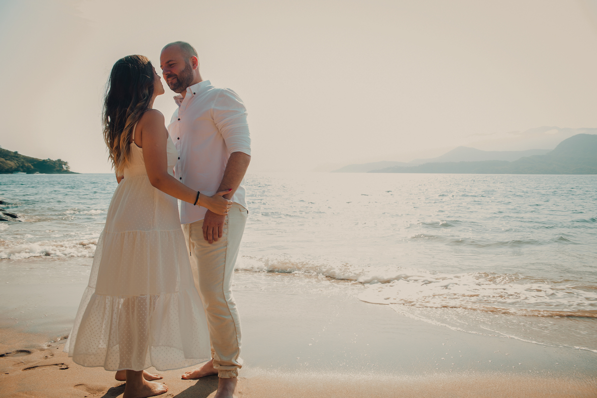 pre wedding na praia; ensaio na praia; pre wedding ilhabela; ensaio ilhabela; pre wedding; ensaio; photometria fotos; photometria; fotógrafo santo andré; fotografo são paulo; ensaio casal; pre casamento; ensaio pre wedding
