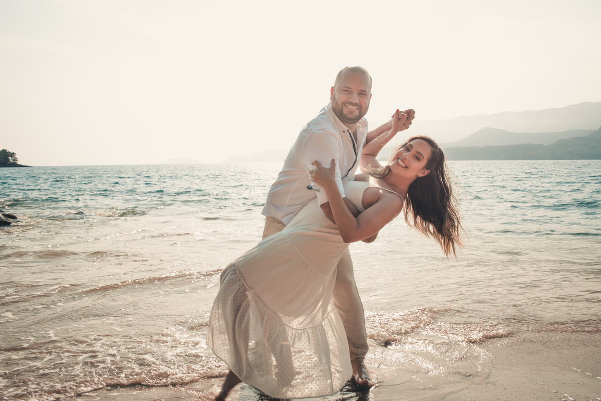 pre wedding na praia; ensaio na praia; pre wedding ilhabela; ensaio ilhabela; pre wedding; ensaio; photometria fotos; photometria; fotógrafo santo andré; fotografo são paulo; ensaio casal; pre casamento; ensaio pre wedding
