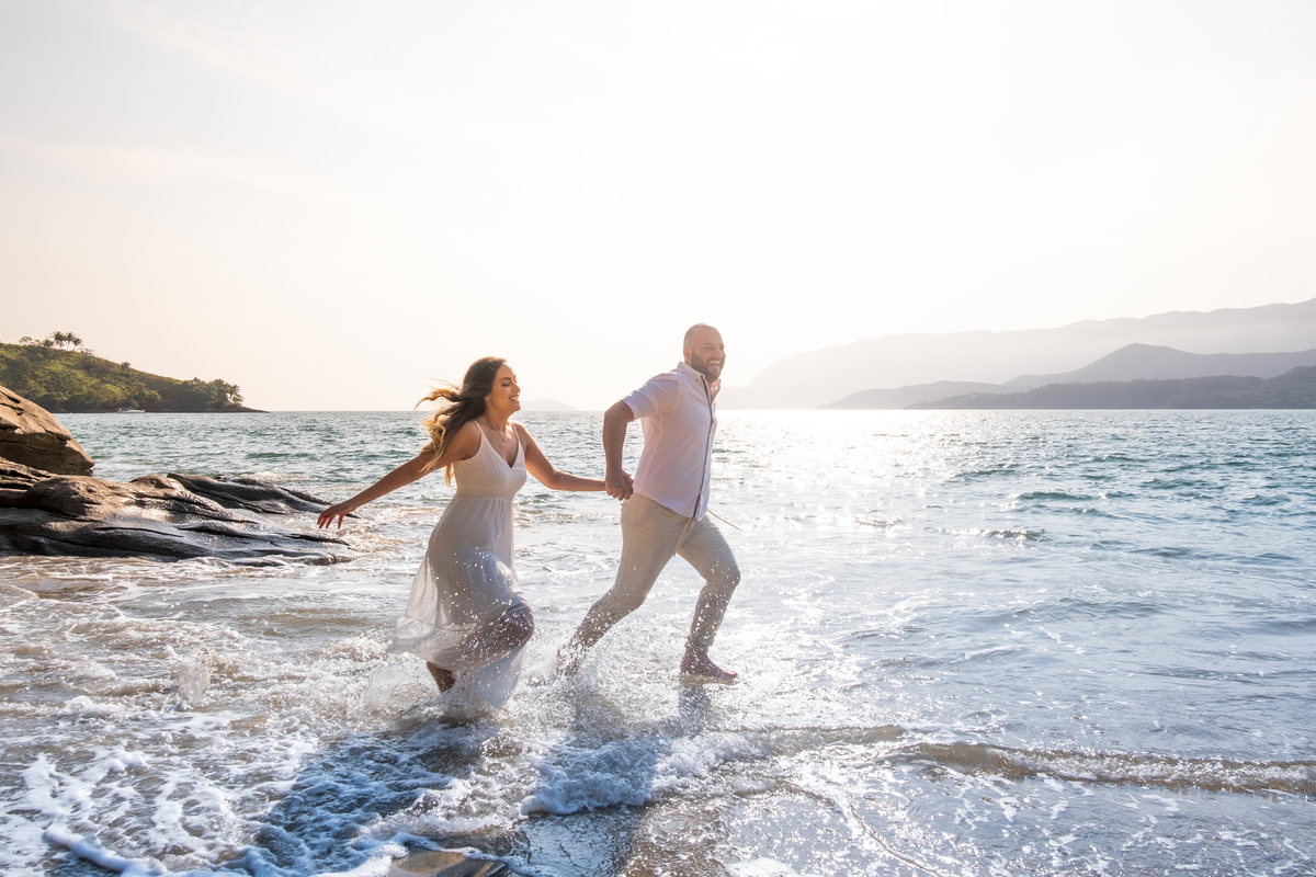pre wedding na praia; ensaio na praia; pre wedding ilhabela; ensaio ilhabela; pre wedding; ensaio; photometria fotos; photometria; fotógrafo santo andré; fotografo são paulo; ensaio casal; pre casamento; ensaio pre wedding