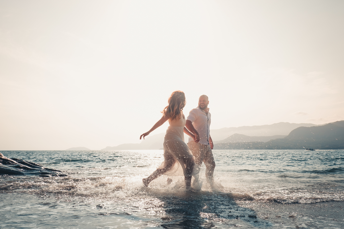 pre wedding na praia; ensaio na praia; pre wedding ilhabela; ensaio ilhabela; pre wedding; ensaio; photometria fotos; photometria; fotógrafo santo andré; fotografo são paulo; ensaio casal; pre casamento; ensaio pre wedding