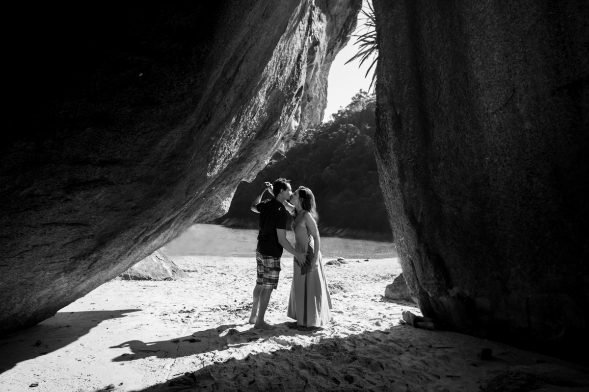 pre wedding santos; ensaio santos, pre wedding veleiro; ensaio veleiro, pre wedding na praia; ensaio na praia; pre wedding praia do moises; ensaio praia do moises; pre wedding; praia do moises; veleiro; photometria fotos; fotografo santo andré