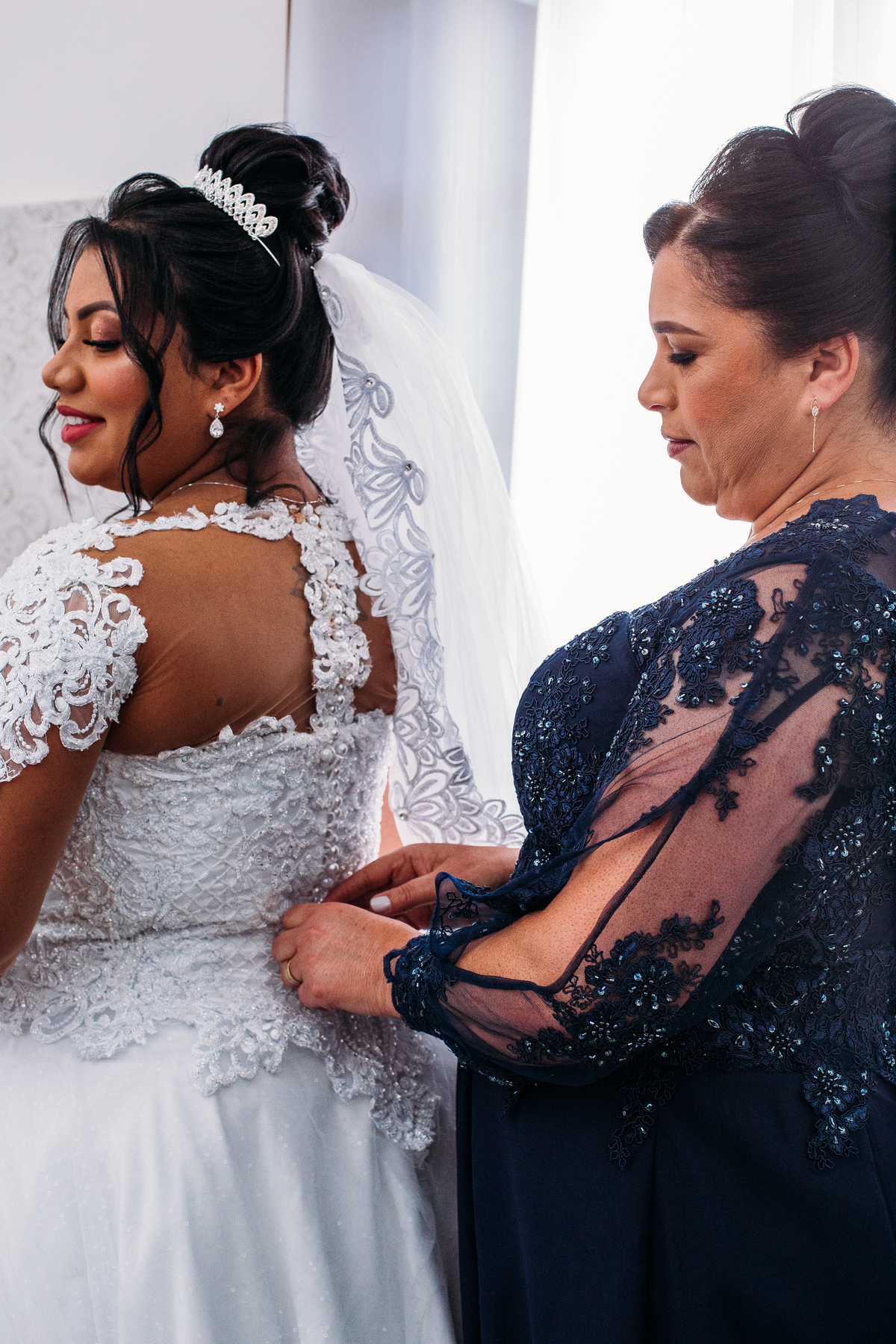 casamento; photometria; photometria fotos; fotografo santo andré; fotografo são paulo; sitio francilene; casamento mogi das cruzes; casamento janaina e rafael; casamento evangelico; casamento no campo; making of da noiva; mãe fechando vestido de noiva