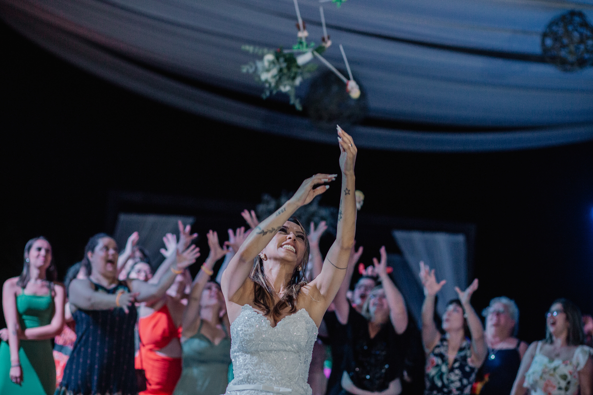 cerimonia ecumenica, cerimonia das areias, casamento no campo, photometria, photometria fotos, fotografo santo andré, fotografo são paulo, fotografia de casamento, filmagem de casamento, casamento, casamento sabrina e yaron, buque da noiva