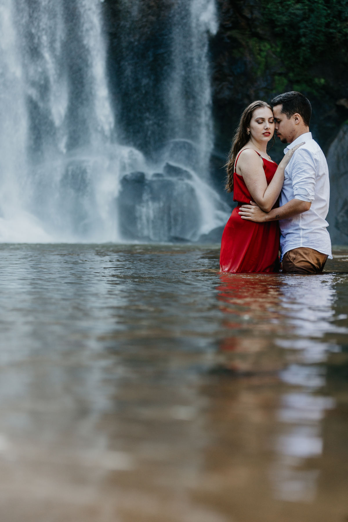 pre wedding na cachoeira; ensaio na cachoeira; pre wedding cachoeira grande; ensaio cachoeira grande; pre wedding; ensaio; photometria fotos; photometria; fotógrafo santo andré; fotografo são paulo; ensaio pre wedding, cachoeira grande; lagoinha