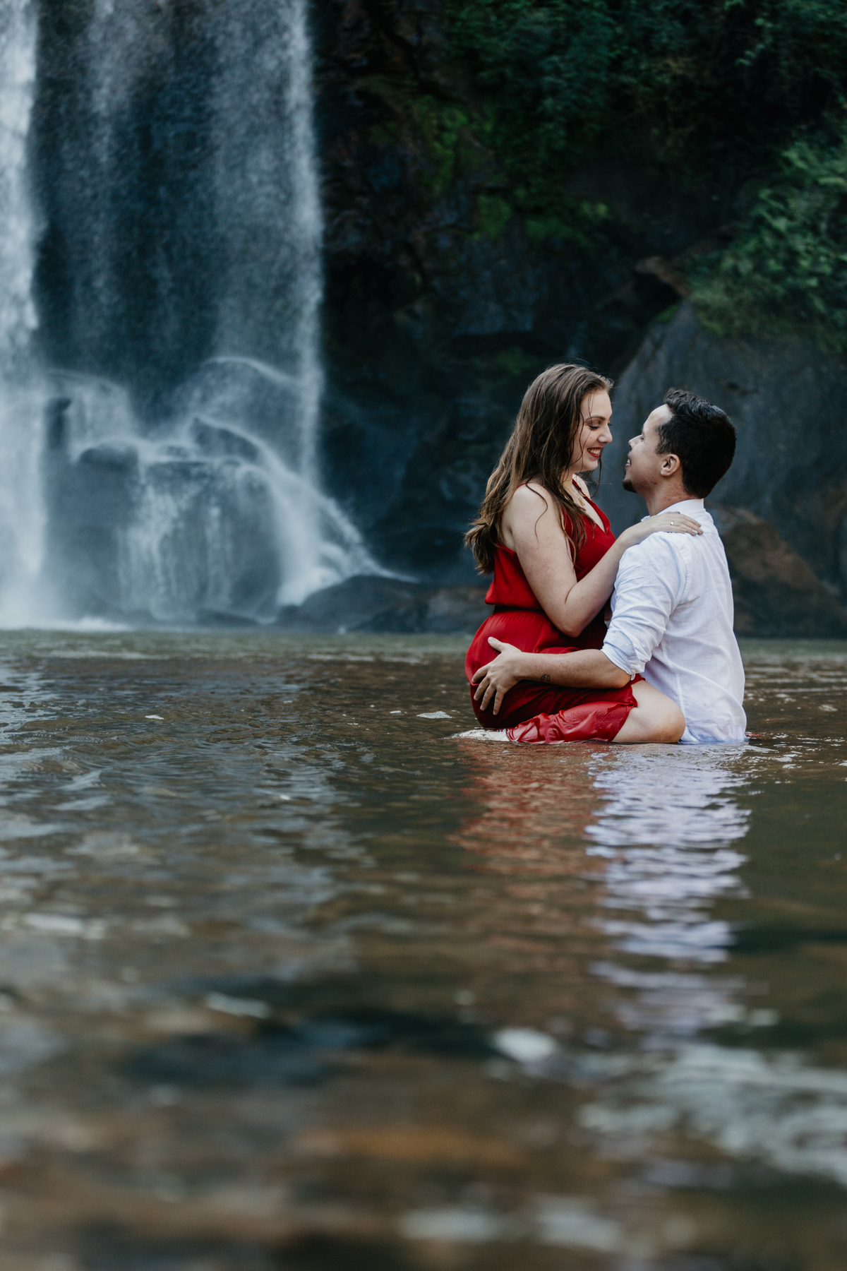 pre wedding na cachoeira; ensaio na cachoeira; pre wedding cachoeira grande; ensaio cachoeira grande; pre wedding; ensaio; photometria fotos; photometria; fotógrafo santo andré; fotografo são paulo; ensaio pre wedding, cachoeira grande; lagoinha