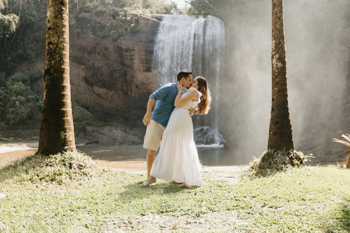 pre wedding na cachoeira; ensaio na cachoeira; pre wedding cachoeira grande; ensaio cachoeira grande; pre wedding; ensaio; photometria fotos; photometria; fotógrafo santo andré; fotografo são paulo; ensaio pre wedding, cachoeira grande; lagoinha