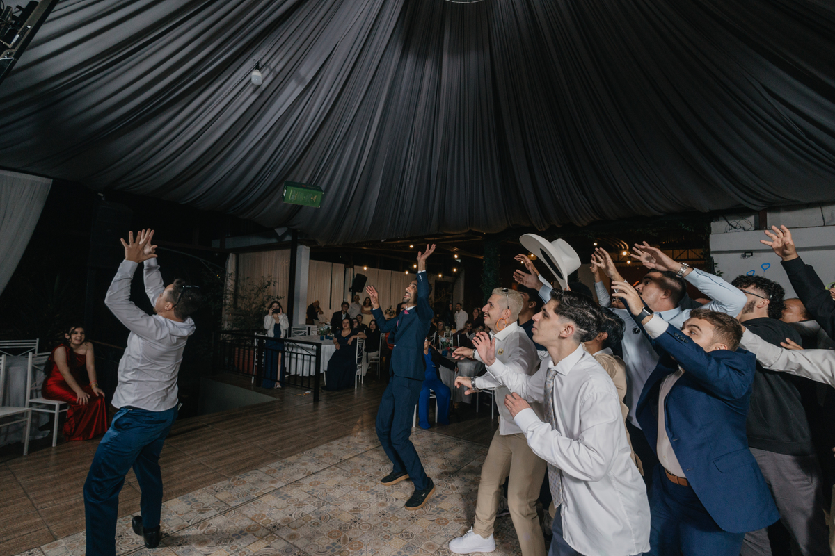 cerimonia católica, casamento no campo, photometria, photometria fotos, fotografo santo andré, fotografo são paulo, fotografia de casamento, filmagem de casamento, casamento, casamento suzano, chacara recanto dos lagos, jogar whisky do noivo