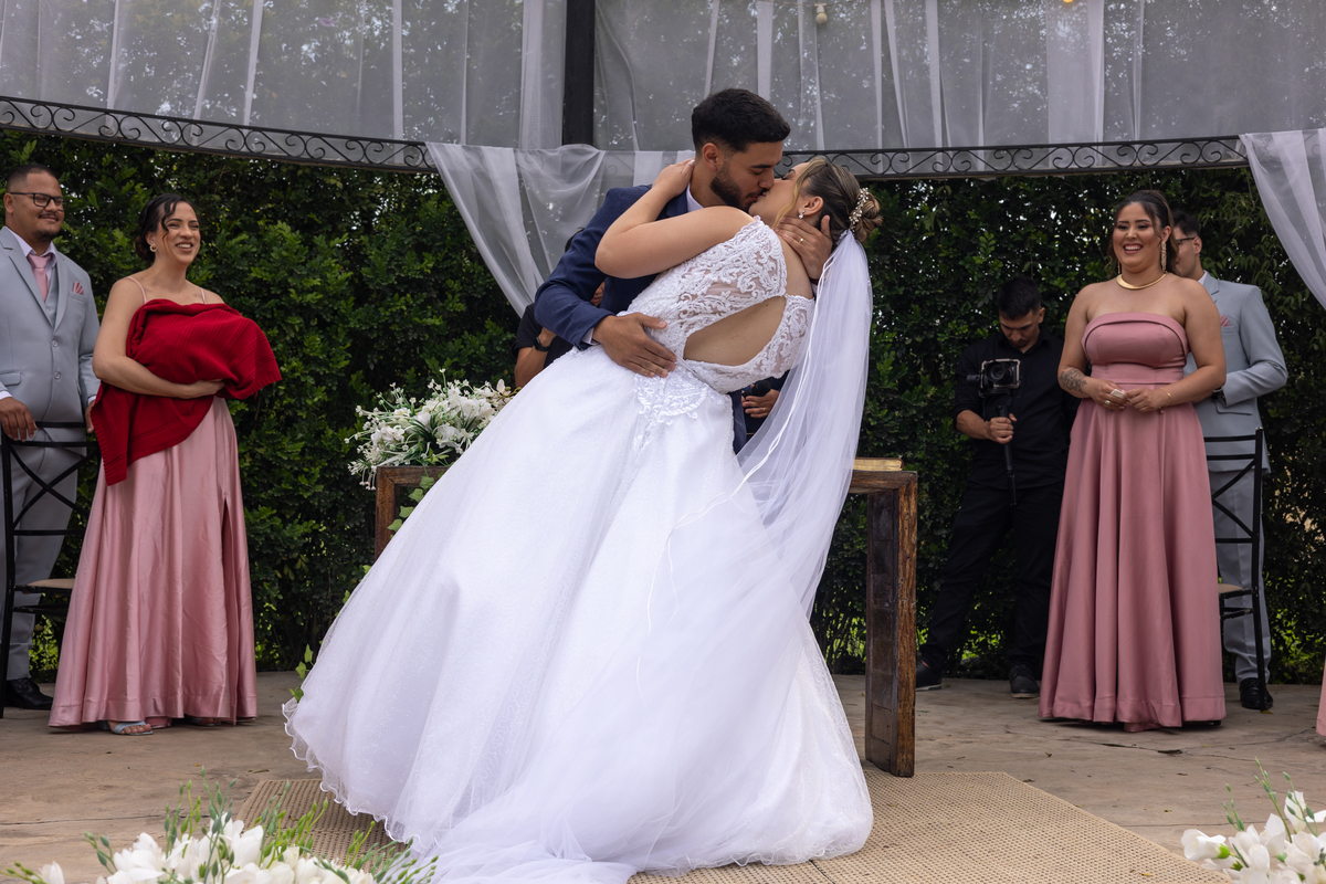 cerimonia evangélica, casamento no campo, photometria, photometria fotos, fotografo santo andré, fotografo são paulo, fotografia de casamento, filmagem de casamento, casamento, casamento suzano, chacara villaggio real, cerimonia, beijo noivos