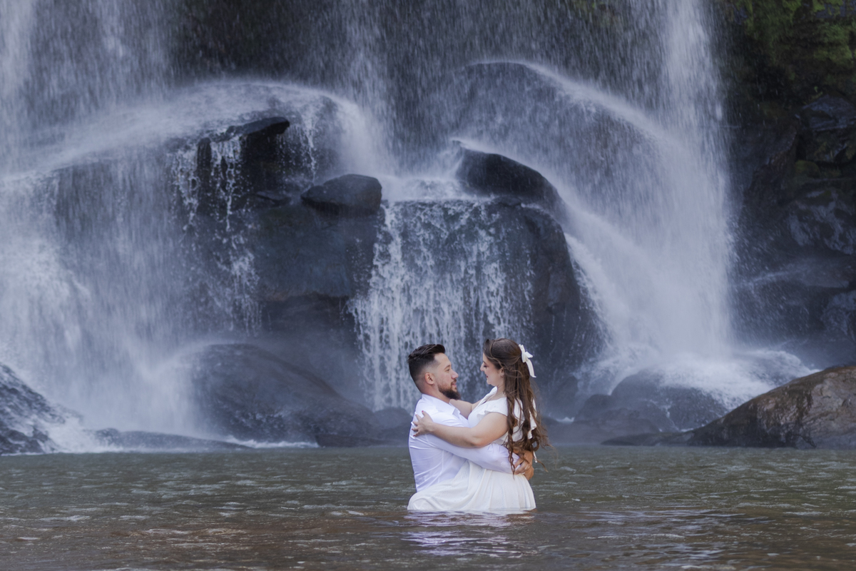 pre wedding na cachoeira; ensaio na cachoeira; pre wedding cachoeira grande; ensaio cachoeira grande; pre wedding; ensaio; photometria fotos; photometria; fotógrafo santo andré; fotografo são paulo; ensaio pre wedding, cachoeira grande; lagoinha