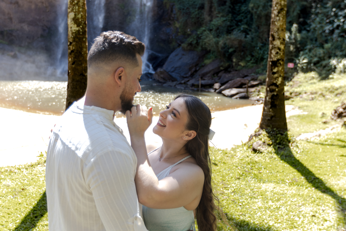 pre wedding na cachoeira; ensaio na cachoeira; pre wedding cachoeira grande; ensaio cachoeira grande; pre wedding; ensaio; photometria fotos; photometria; fotógrafo santo andré; fotografo são paulo; ensaio pre wedding, cachoeira grande; lagoinha