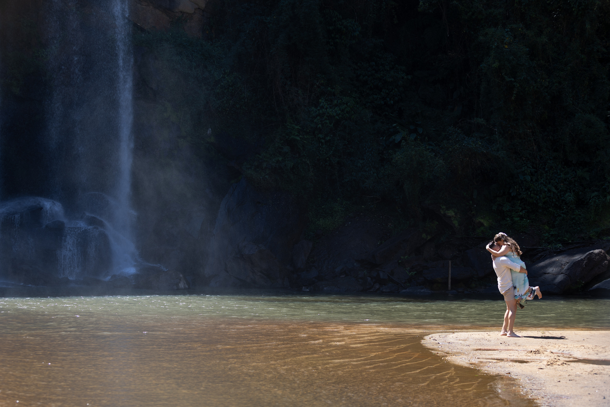 pre wedding na cachoeira; ensaio na cachoeira; pre wedding cachoeira grande; ensaio cachoeira grande; pre wedding; ensaio; photometria fotos; photometria; fotógrafo santo andré; fotografo são paulo; ensaio pre wedding, cachoeira grande; lagoinha