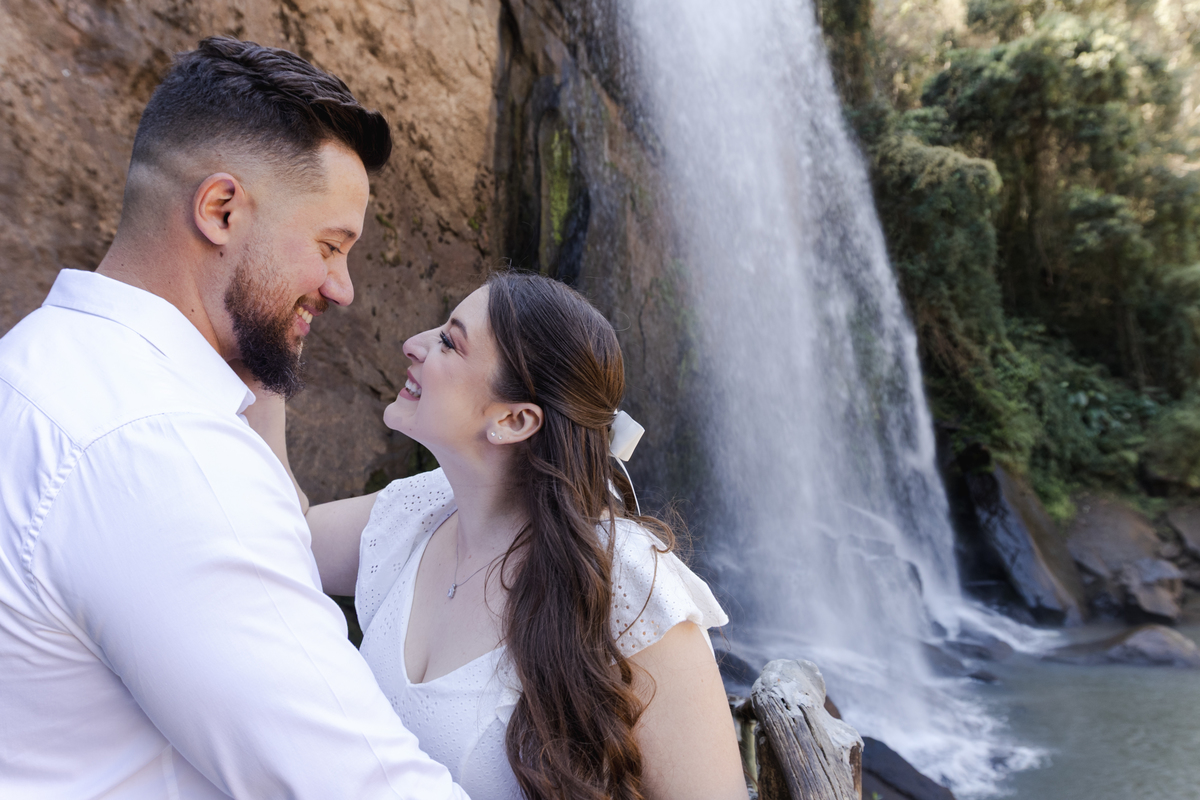 pre wedding na cachoeira; ensaio na cachoeira; pre wedding cachoeira grande; ensaio cachoeira grande; pre wedding; ensaio; photometria fotos; photometria; fotógrafo santo andré; fotografo são paulo; ensaio pre wedding, cachoeira grande; lagoinha