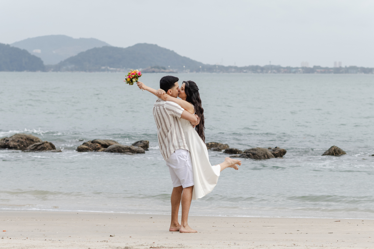 pre wedding na praia; ensaio na praia; pre wedding guaruja; ensaio guaruja; pre wedding; ensaio; photometria fotos; photometria; fotógrafo santo andré; fotografo são paulo; praia de são pedro, praia das conchas, praia do guaruja