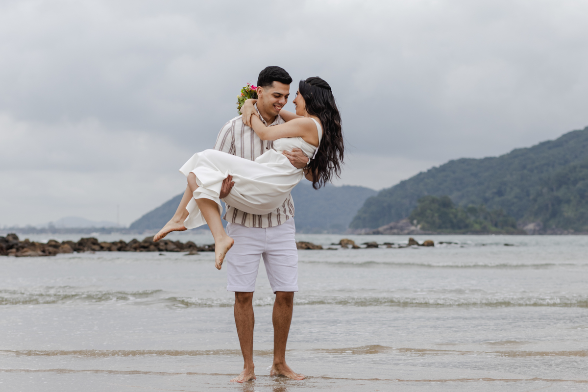 pre wedding na praia; ensaio na praia; pre wedding guaruja; ensaio guaruja; pre wedding; ensaio; photometria fotos; photometria; fotógrafo santo andré; fotografo são paulo; praia de são pedro, praia das conchas, praia do guaruja