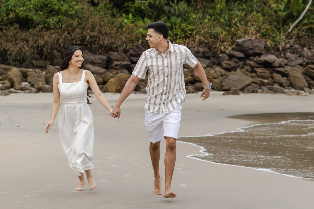 pre wedding na praia; ensaio na praia; pre wedding guaruja; ensaio guaruja; pre wedding; ensaio; photometria fotos; photometria; fotógrafo santo andré; fotografo são paulo; praia de são pedro, praia das conchas, praia do guaruja