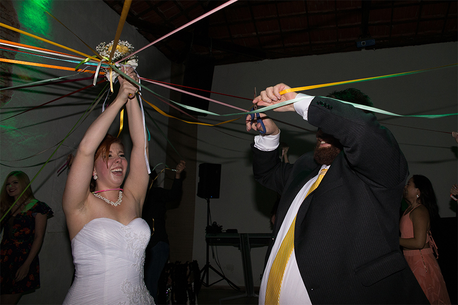 casamento no campo; casamento rústico; villaggio real; vilagio real; casamento luterano; fotógrafo de casamento; fotografia de casamento; buquê de fitas