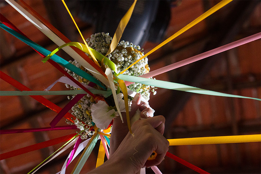 casamento no campo; casamento rústico; villaggio real; vilagio real; casamento luterano; fotógrafo de casamento; fotografia de casamento; buquê de fitas