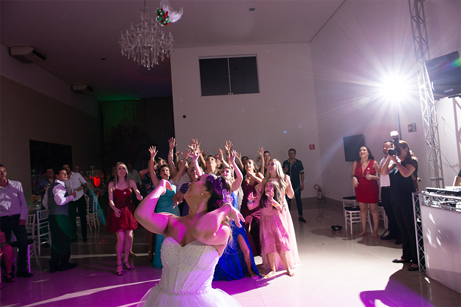 Buffet Monte Olivetto; Casamento; wedding; fotografia de casamento; casamento em são paulo; Fotógrafo de São Paulo; making of da noiva; fotógrafo de casamento; noiva jogando buque