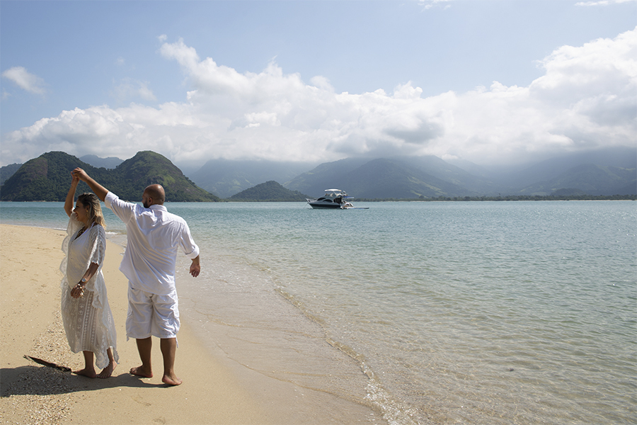 Pré Wedding Vivian e Eduardo; Ensaio na praia; pre wedding paraty; pre wedding na praia; ensaio paraty; ensaio na lancha; pre wedding na lancha