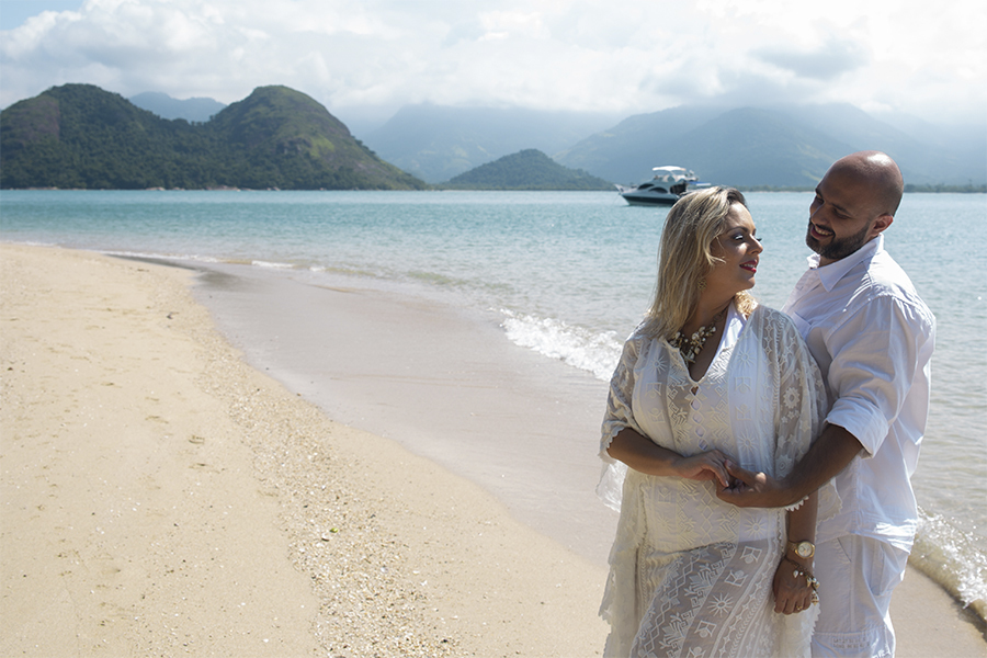 Pré Wedding Vivian e Eduardo; Ensaio na praia; pre wedding paraty; pre wedding na praia; ensaio paraty; ensaio na lancha; pre wedding na lancha