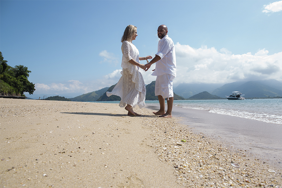 Pré Wedding Vivian e Eduardo; Ensaio na praia; pre wedding paraty; pre wedding na praia; ensaio paraty; ensaio na lancha; pre wedding na lancha