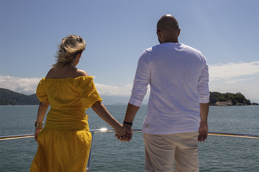 Pré Wedding Vivian e Eduardo; Ensaio na praia; pre wedding paraty; pre wedding na praia; ensaio paraty; ensaio na lancha; pre wedding na lancha
