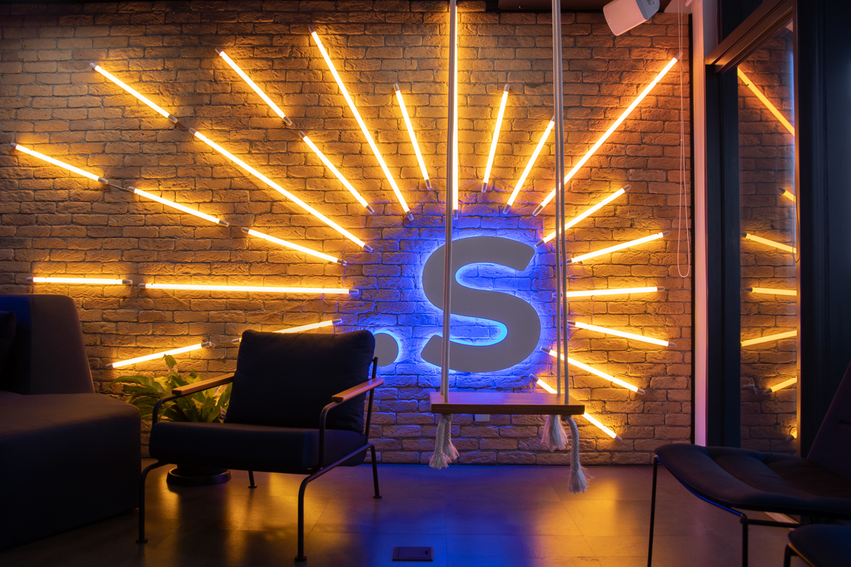 Logotipo Startse University