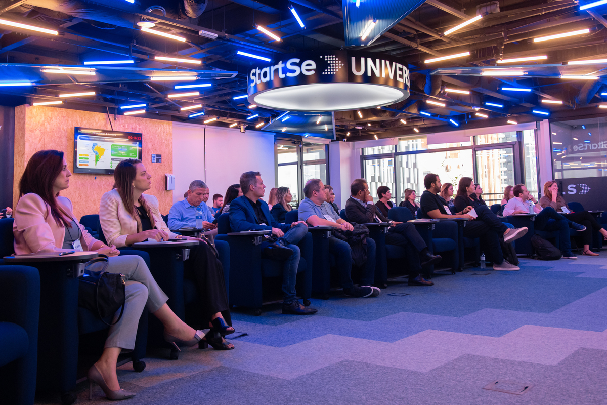 Plateia presente totalmente imersa