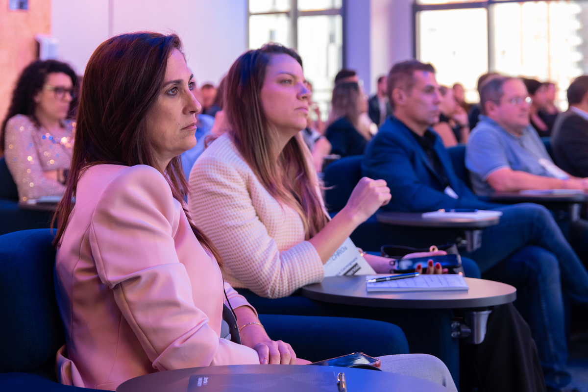 Plateia presente totalmente imersa