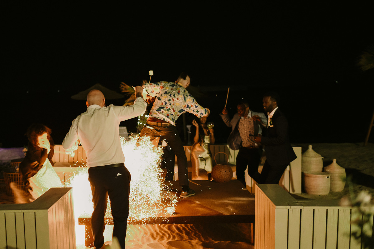 heldercoutophoto,fotografia,setloung,azurasra,viladoconde,weddingdistination,wedding,fogo,amor,casamento,heldercouto,mar,vento,filme,movie,almoço,jantar,portugal,culture,photo,photographer