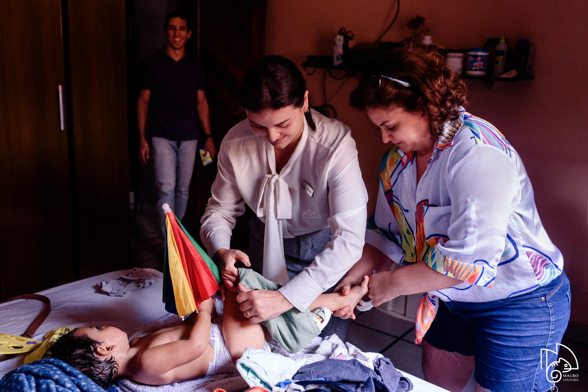 Pedro, primeiro dia do Pedro na escolinha, Pedrinho vai à escola, dia de creche, família do Pedro, CMEI Profa. Maria José Ghidetti Rocha, Mauro Louzada Fotografia, sua história minhas fotos, fotografia documental, fotógrafo Aracruz, fotógrafo de família