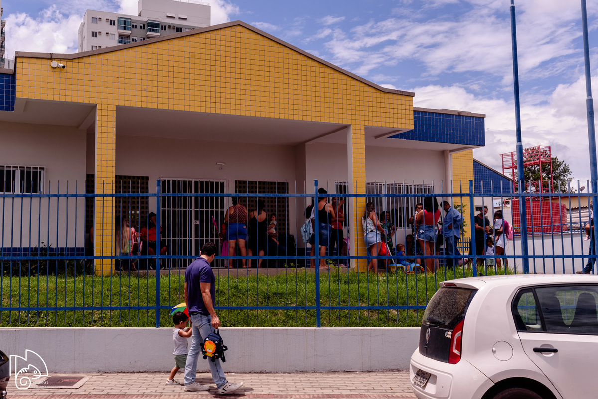 Pedro, primeiro dia do Pedro na escolinha, Pedrinho vai à escola, dia de creche, família do Pedro, CMEI Profa. Maria José Ghidetti Rocha, Mauro Louzada Fotografia, sua história minhas fotos, fotografia documental, fotógrafo Aracruz, fotógrafo de família