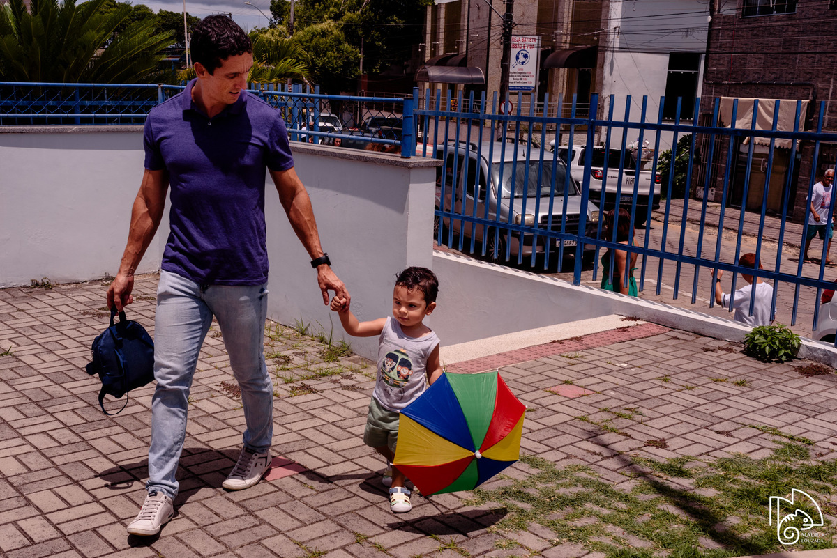 Pedro, primeiro dia do Pedro na escolinha, Pedrinho vai à escola, dia de creche, família do Pedro, CMEI Profa. Maria José Ghidetti Rocha, Mauro Louzada Fotografia, sua história minhas fotos, fotografia documental, fotógrafo Aracruz, fotógrafo de família