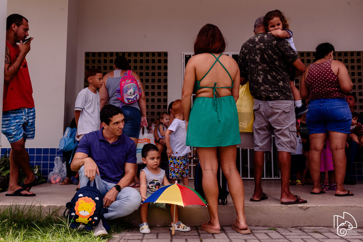 Pedro, primeiro dia do Pedro na escolinha, Pedrinho vai à escola, dia de creche, família do Pedro, CMEI Profa. Maria José Ghidetti Rocha, Mauro Louzada Fotografia, sua história minhas fotos, fotografia documental, fotógrafo Aracruz, fotógrafo de família