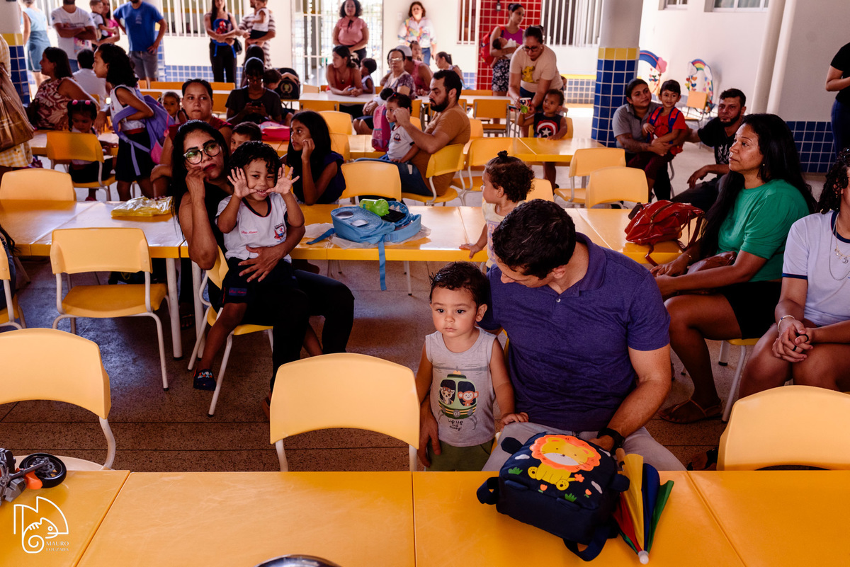 Pedro, primeiro dia do Pedro na escolinha, Pedrinho vai à escola, dia de creche, família do Pedro, CMEI Profa. Maria José Ghidetti Rocha, Mauro Louzada Fotografia, sua história minhas fotos, fotografia documental, fotógrafo Aracruz, fotógrafo de família