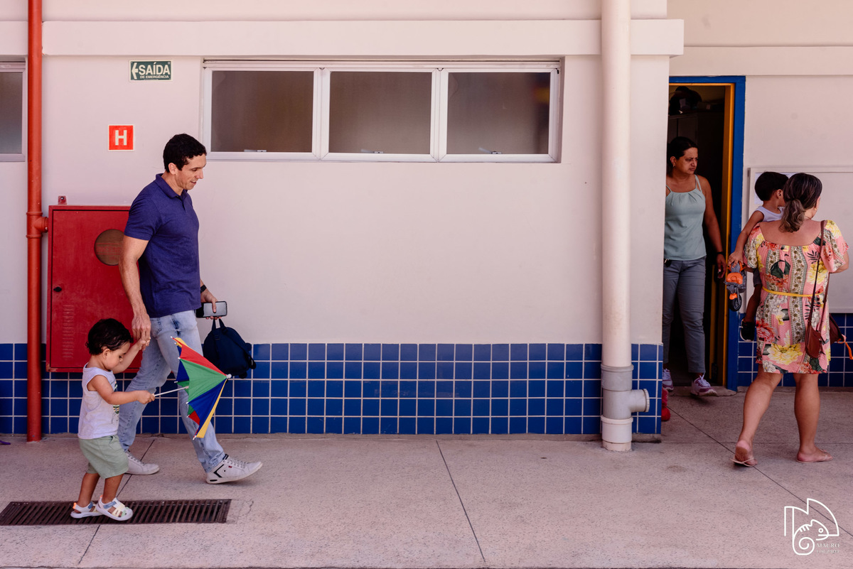 Pedro, primeiro dia do Pedro na escolinha, Pedrinho vai à escola, dia de creche, família do Pedro, CMEI Profa. Maria José Ghidetti Rocha, Mauro Louzada Fotografia, sua história minhas fotos, fotografia documental, fotógrafo Aracruz, fotógrafo de família