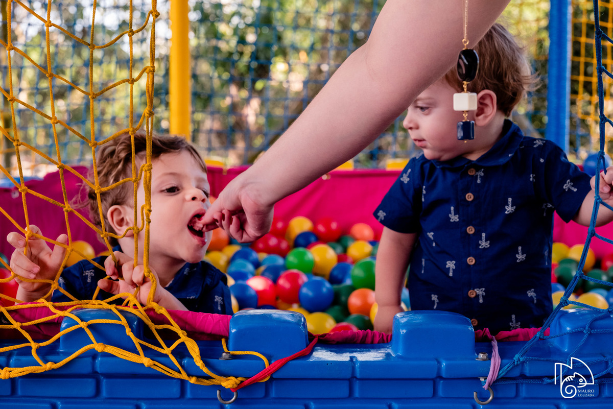 níver Thales e Matteo, aniversário infantil, aniversário irmaos Thales e Matteo, fotos do aniversário Thales e Matteo, festa infantil, festa em família, mauro louzada fotografia, sua história minhas fotos, fotógrafo aracruz, fotógrafo de familia
