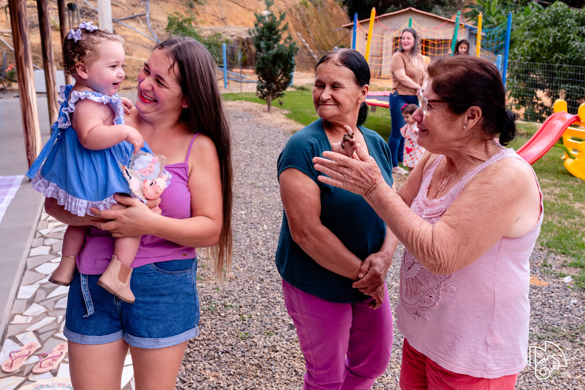 níver Elaini, aniversário infantil, 1 ano da Elaini, fotos do aniversário da Elaini, festa infantil, festa em família, festa no campo, mauro louzada fotografia, sua história minhas fotos, fotógrafo aracruz, fotógrafo de casamento, fotógrafo de família