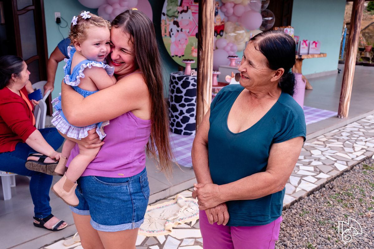 níver Elaini, aniversário infantil, 1 ano da Elaini, fotos do aniversário da Elaini, festa infantil, festa em família, festa no campo, mauro louzada fotografia, sua história minhas fotos, fotógrafo aracruz, fotógrafo de casamento, fotógrafo de família