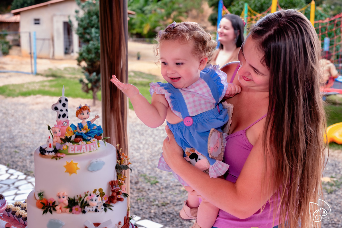 níver Elaini, aniversário infantil, 1 ano da Elaini, fotos do aniversário da Elaini, festa infantil, festa em família, festa no campo, mauro louzada fotografia, sua história minhas fotos, fotógrafo aracruz, fotógrafo de casamento, fotógrafo de família