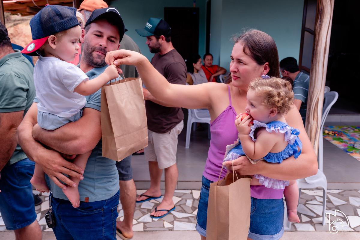 níver Elaini, aniversário infantil, 1 ano da Elaini, fotos do aniversário da Elaini, festa infantil, festa em família, festa no campo, mauro louzada fotografia, sua história minhas fotos, fotógrafo aracruz, fotógrafo de casamento, fotógrafo de família