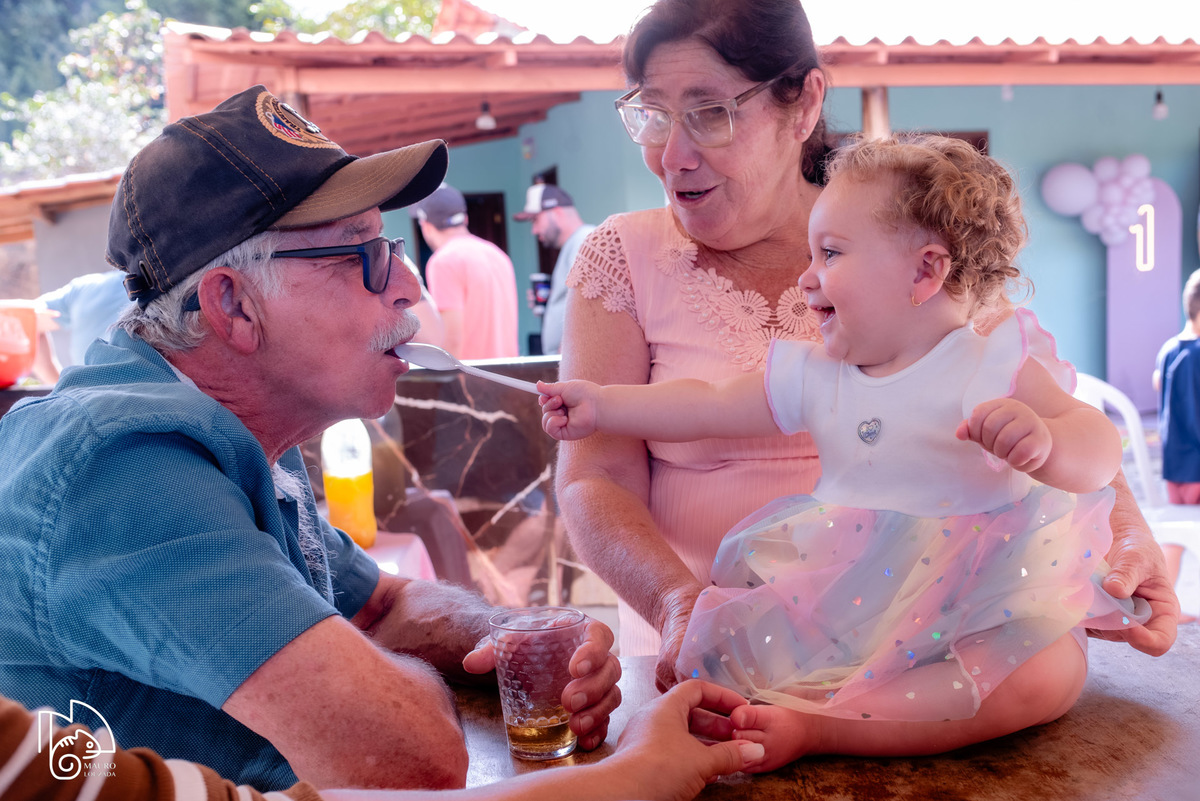 níver Elaini, aniversário infantil, 1 ano da Elaini, fotos do aniversário da Elaini, festa infantil, festa em família, festa no campo, mauro louzada fotografia, sua história minhas fotos, fotógrafo aracruz, fotógrafo de casamento, fotógrafo de família