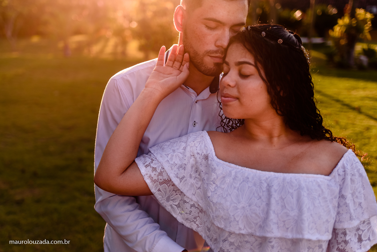 ensaio de casal, ensaios aracruz, ensaio no campo, fotografia de casal, mauro louzada fotografia, fotógrafo aracruz, sua história minhas fotos, fotografia documental, fotografia fundamental, essessio, ensaio pré casamento, pré wedding, fotografia no campo