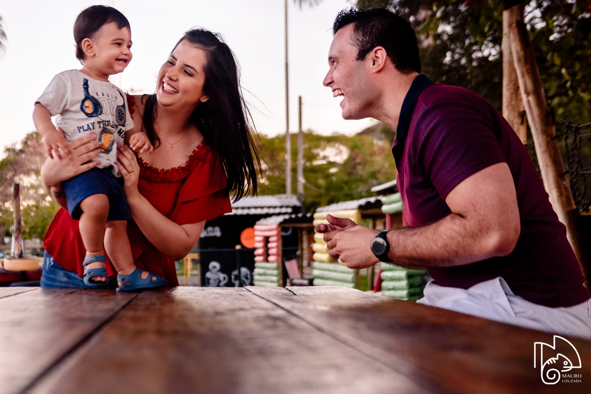 ensaio na praia, foto de família, foto ao ar livre, foto na praia, família na praia, foto de criança na praia, ensaio aracruz, mauro louzada fotografia, sua história minhas fotos, fotógrafo aracruz, fotógrafo de família aracruz, fotos emocionantes