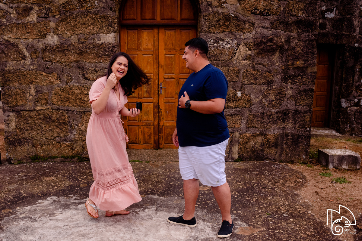 ensaio na montanha, fotografia de casal, igreja de santa luzia, itarana, noivado, ensaio de casal, ensaio de noivado, foto de casal, mauro louzada fotografia, fotógrafo aracruz, sua história minhas fotos, fotografia documental, fotógrafo de casamento, 