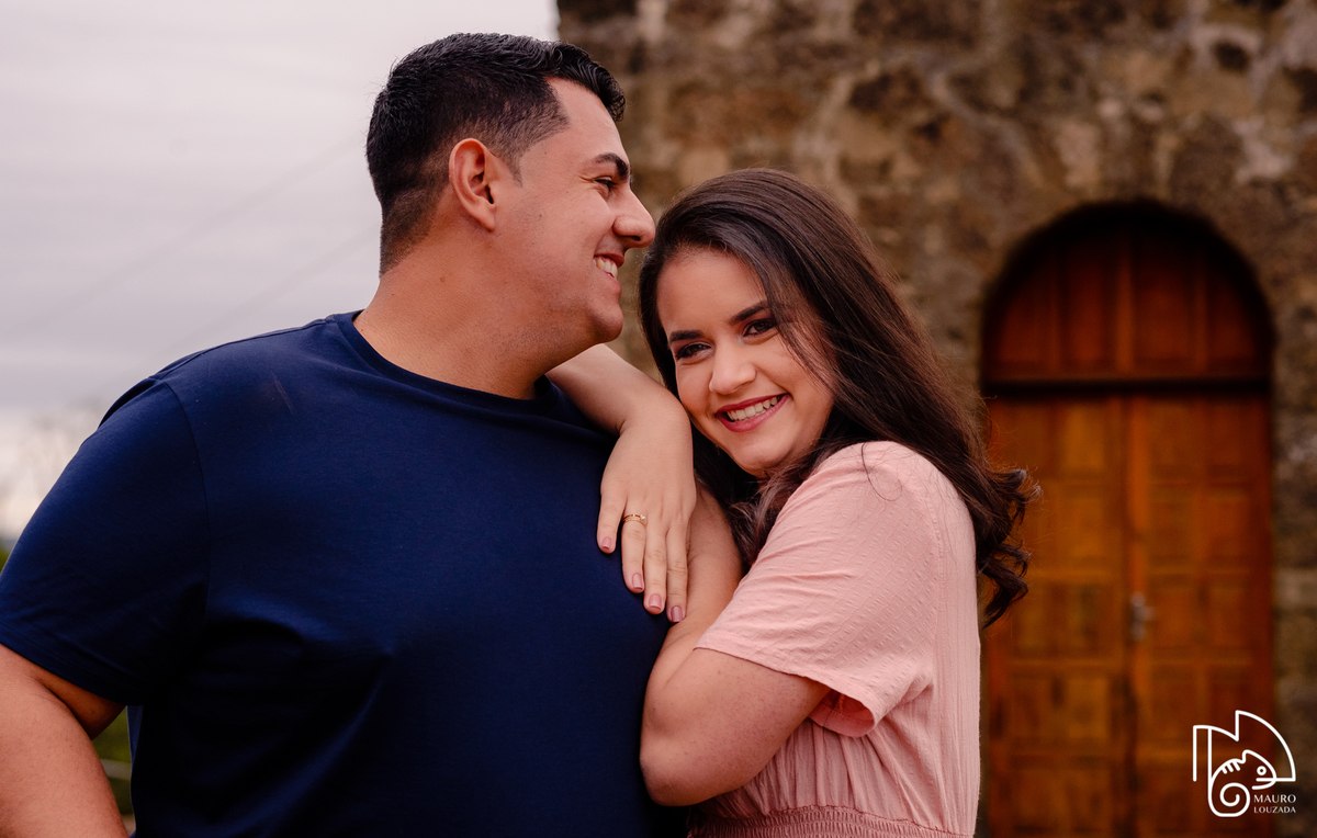 ensaio na montanha, fotografia de casal, igreja de santa luzia, itarana, noivado, ensaio de casal, ensaio de noivado, foto de casal, mauro louzada fotografia, fotógrafo aracruz, sua história minhas fotos, fotografia documental, fotógrafo de casamento, 