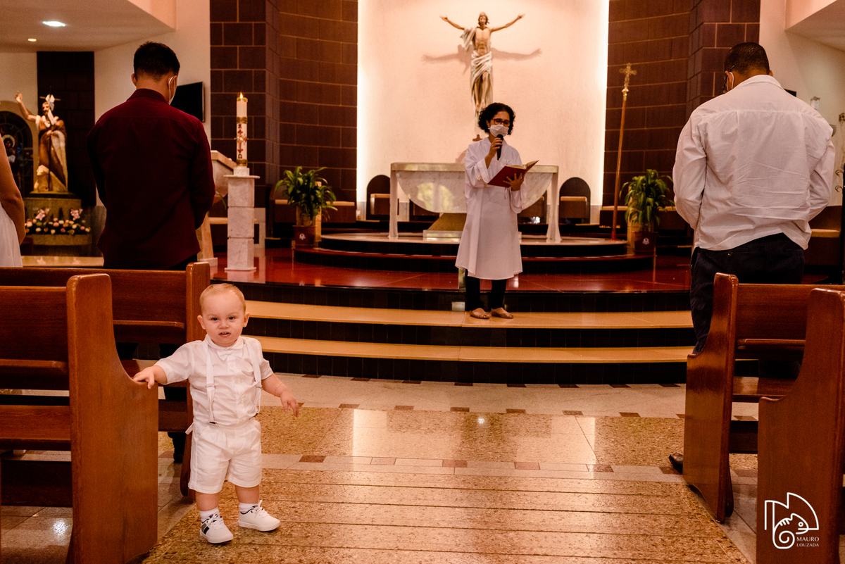 fotografias do batizado do benício, batismo católico, batismo aracruz, fotos do batizado do benício, batismo, sacramento do batismo, mauro louzada fotografia, sua história minhas fotos, fotógrafo aracruz, fotógrafo de casamento, fotógrafo de família