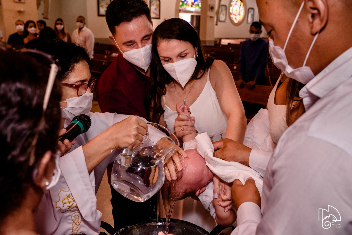 fotografias do batizado do benício, batismo católico, batismo aracruz, fotos do batizado do benício, batismo, sacramento do batismo, mauro louzada fotografia, sua história minhas fotos, fotógrafo aracruz, fotógrafo de casamento, fotógrafo de família