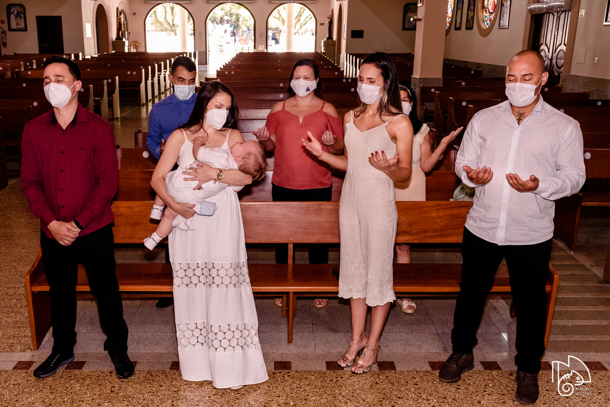 fotografias do batizado do benício, batismo católico, batismo aracruz, fotos do batizado do benício, batismo, sacramento do batismo, mauro louzada fotografia, sua história minhas fotos, fotógrafo aracruz, fotógrafo de casamento, fotógrafo de família